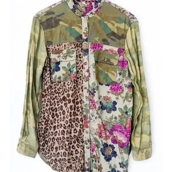 Pilcro Camo Animal Print Mixed Print Button Down. Small - Picture 3 of 3